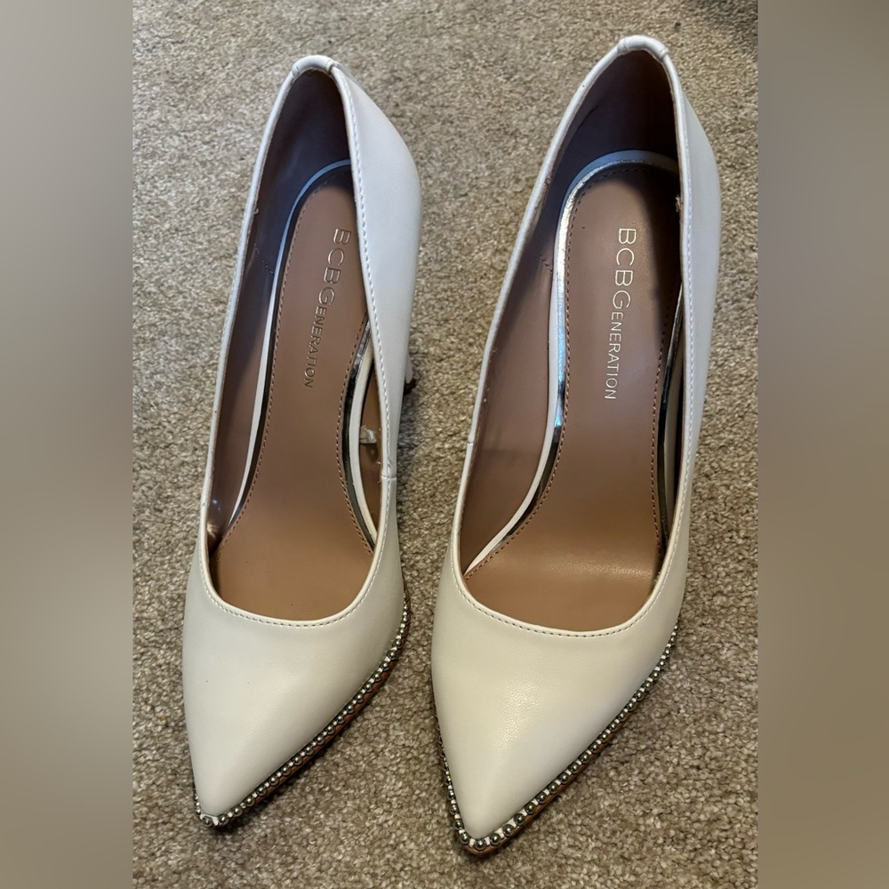 BCBGeneration size 6.5 Women's White Heels